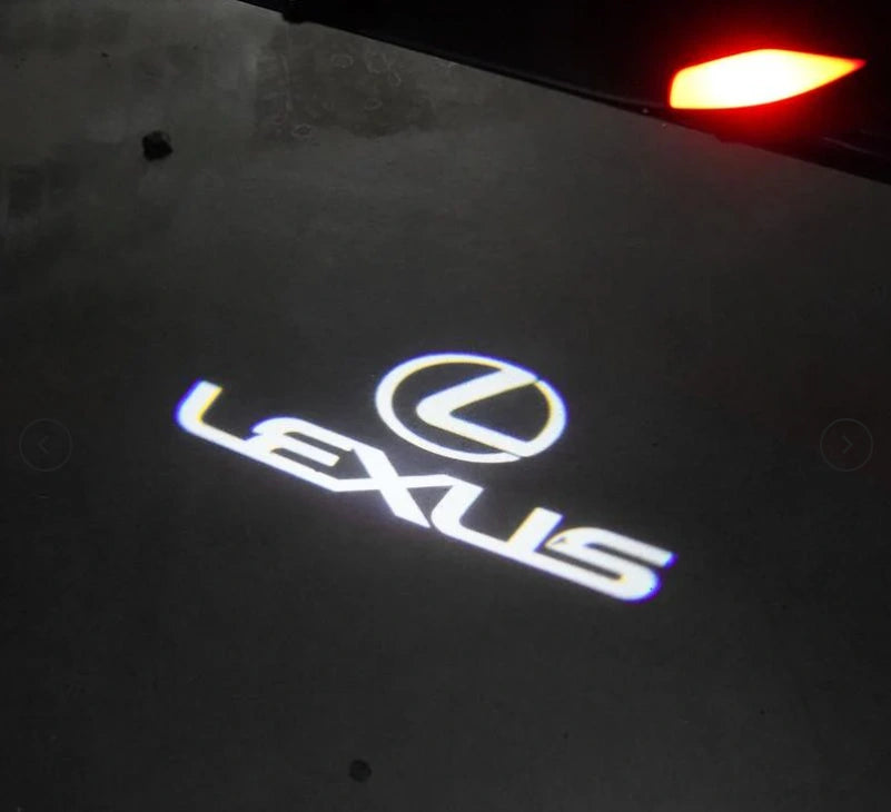 LUMIGLOW™ LUCES DE BIENVENIDA CON EL LOGO + ENVIÓ GRATIS (2 PIEZAS)