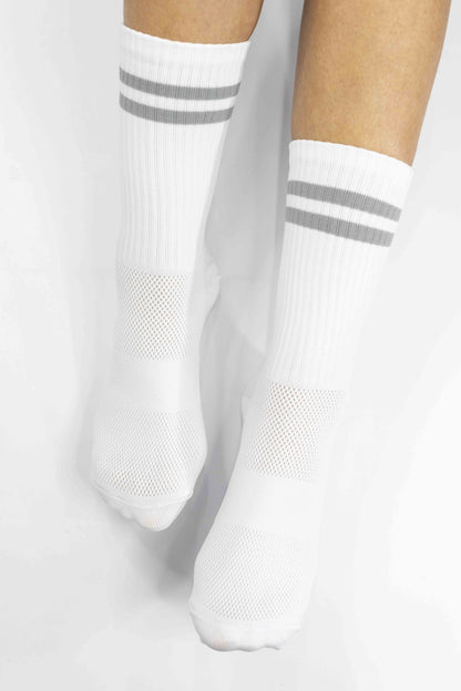 Medias Básicas Blancas con Línea Gris