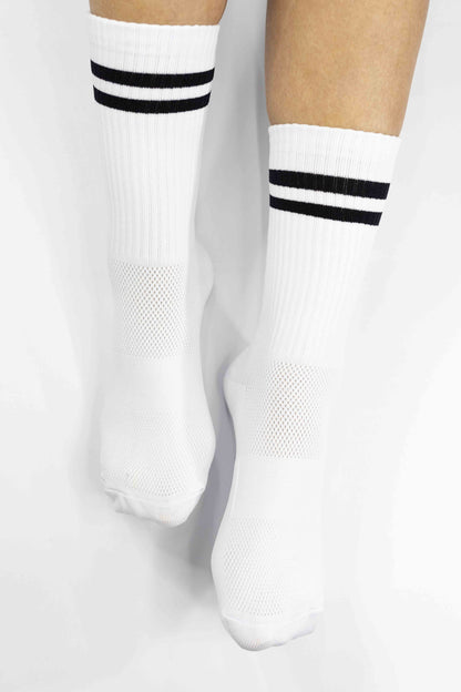 Medias Básicas Blancas con Línea Negra