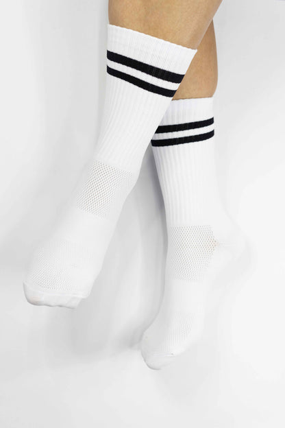 Medias Básicas Blancas con Línea Negra