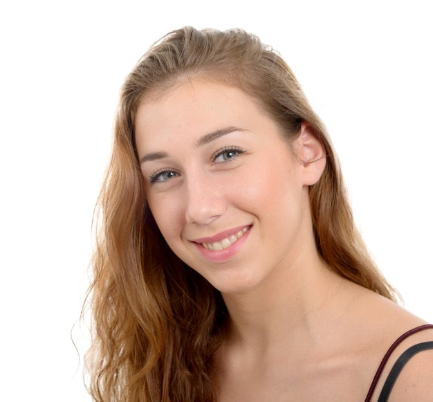 files/retrato-primer-plano-joven-sonriente-contra-fondo-blanco_112793-11291.jpg